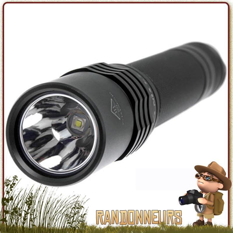 Lampe torche puissante, la FENIX E20 donne 250 lumens sur près de 208 mètres, seulement sur deux piles AA Lampe torche puissante, la FENIX E20 donne 250 lumens sur près de 208 mètres, seulement sur deux piles AA